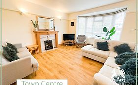 Town Centre Apartment Sleeps 9