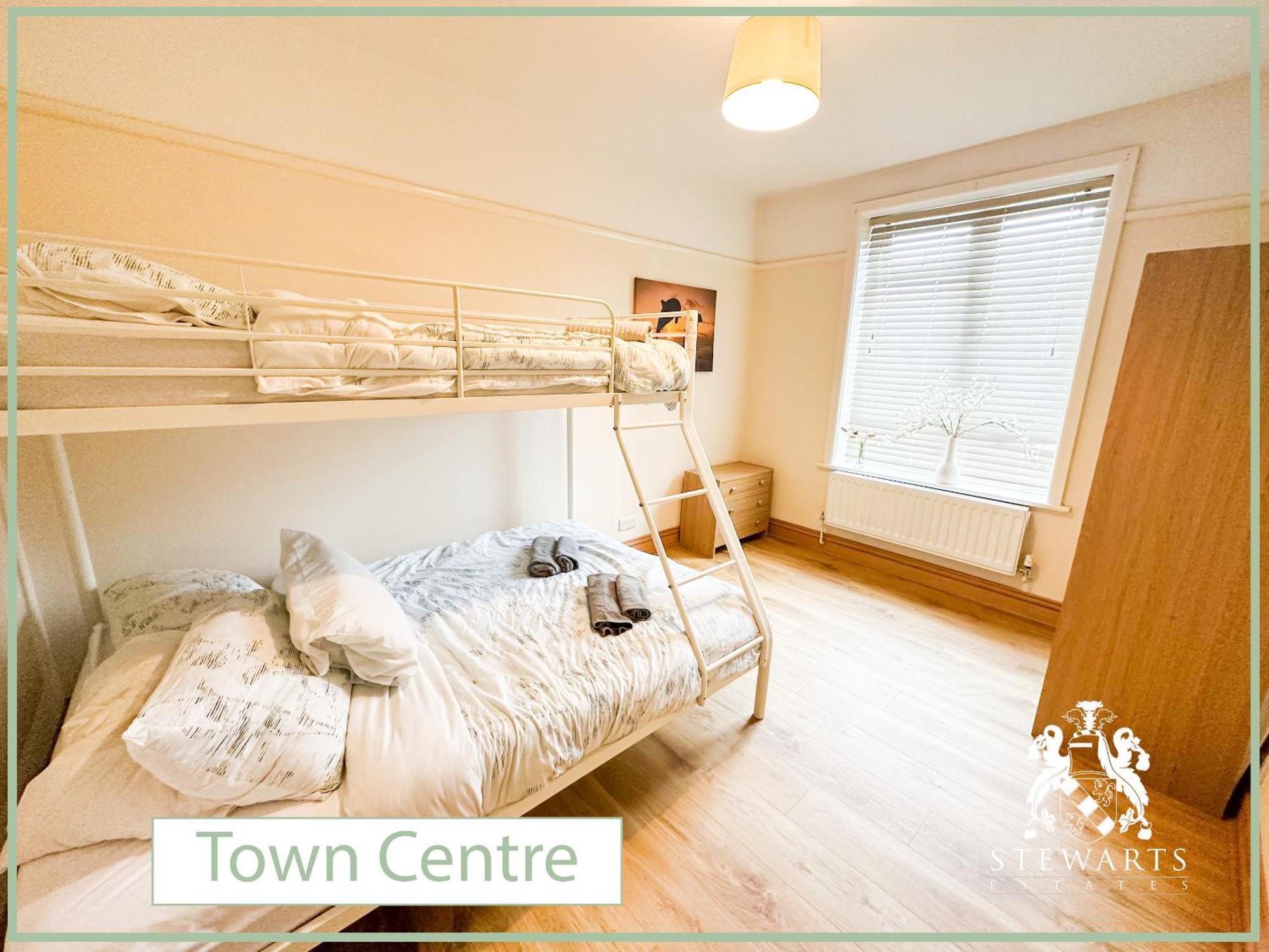 Town Centre Apartment Sleeps 9 Bournemouth Exterior photo